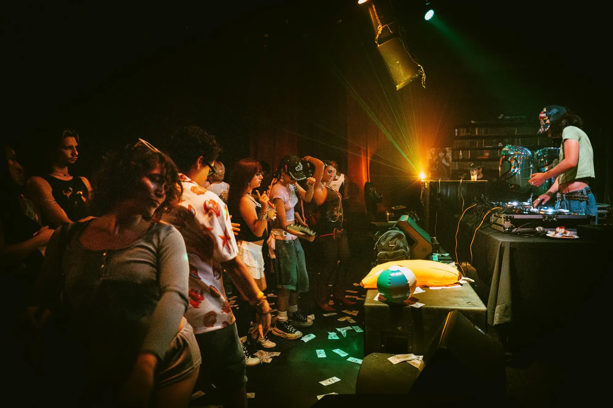 Always Lunes show